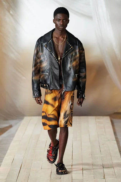 Look 12